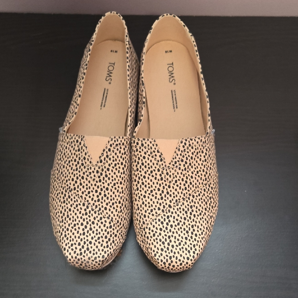 Toms Yellow and Black Flats with Minimalist Design